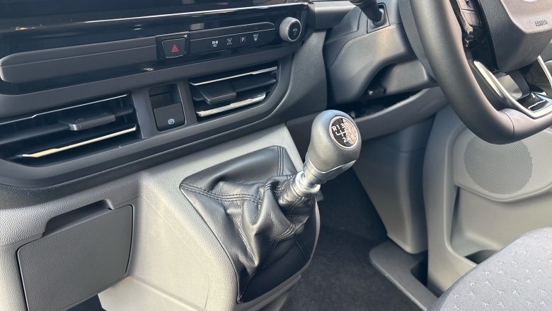 Ford Tourneo Custom 320 L1 Diesel Fwd 2.0 EcoBlue 136ps H1 Titanium 8 seater Auto